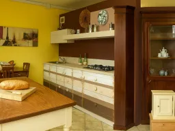 cucina legno chiaro e scuro